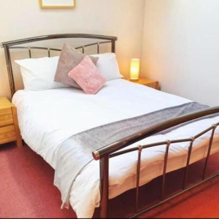 Stratton Cottage Guesthouse بيجلزويد المظهر الخارجي الصورة A bedroom at the hotel