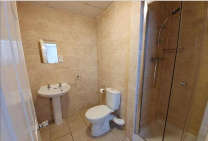 Stratton Cottage Guesthouse بيجلزويد المظهر الخارجي الصورة A wet room